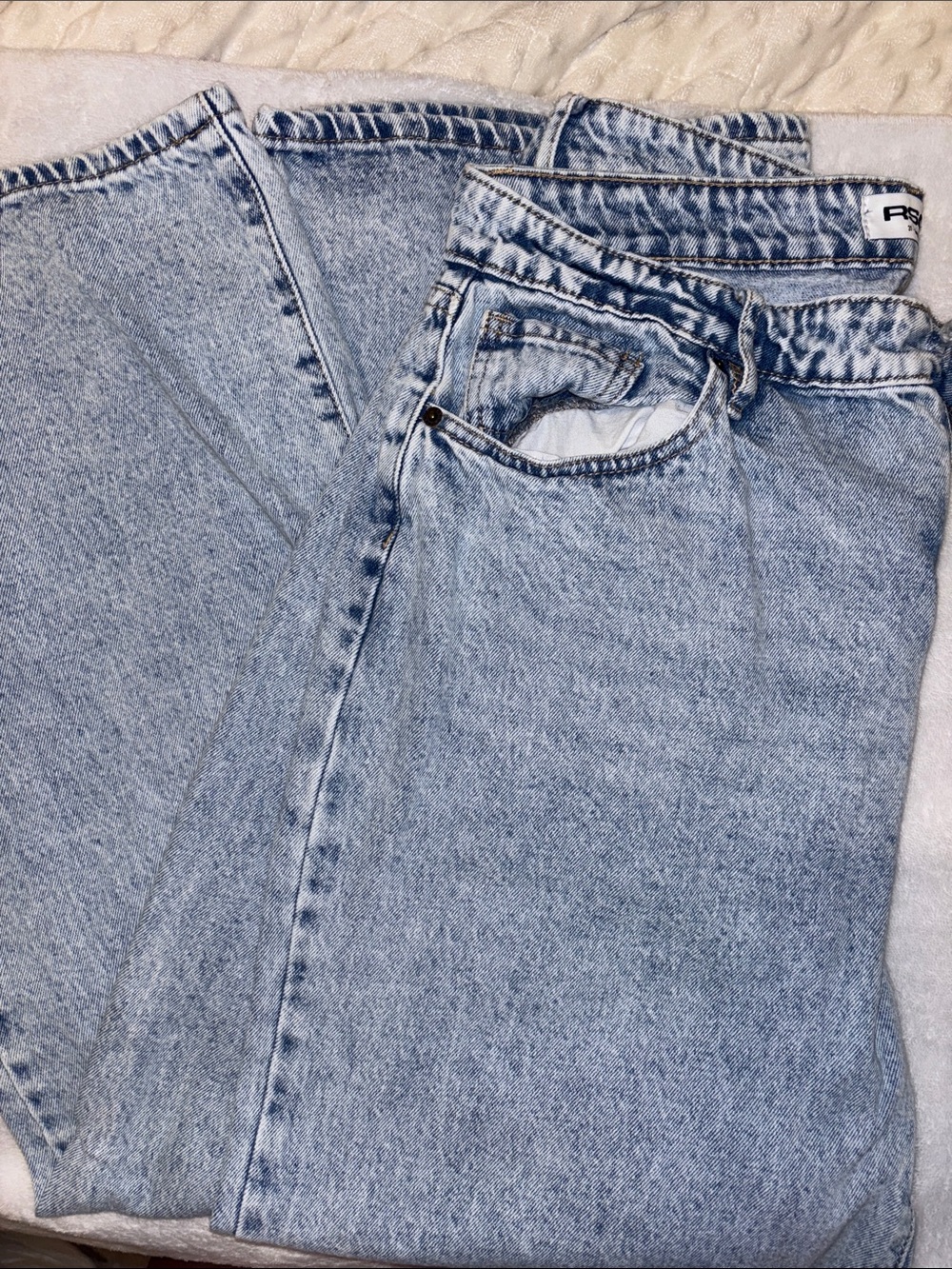 Tilly’s Women’s Jeans - Classic High-Rise Style. Needs a snap button at the top!